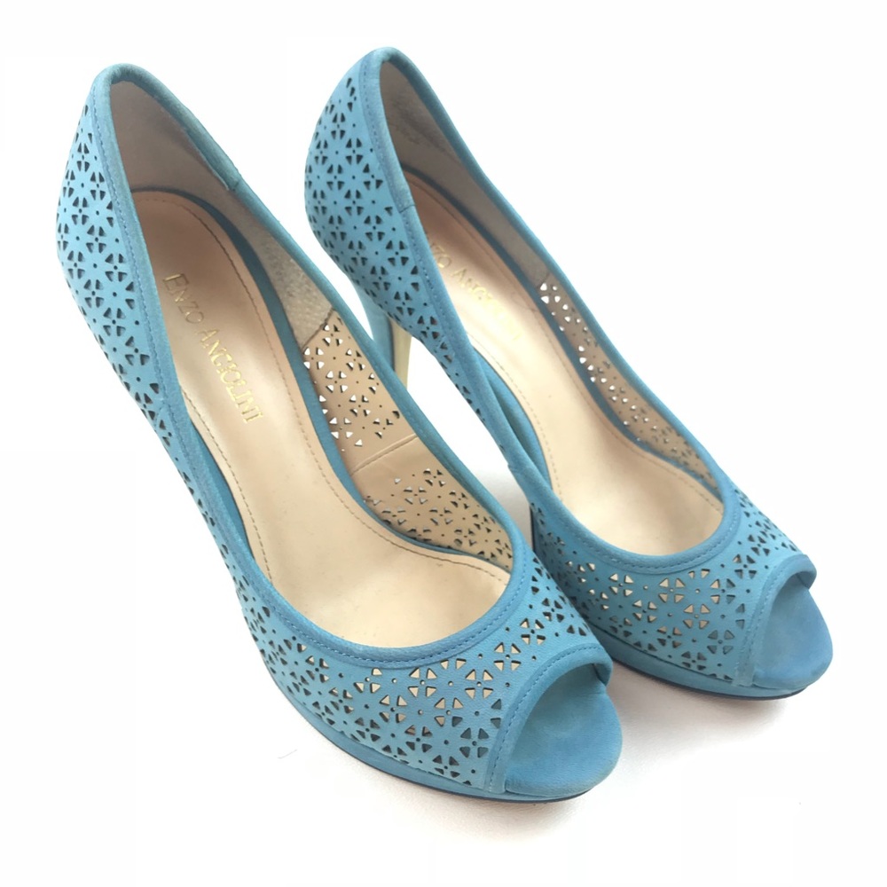 Open toe pump